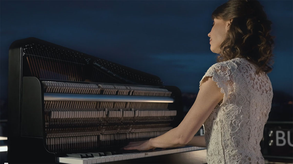 Látványos és érzékeny videóklip Borbély Loránd „Slipping Away” című művéhez, Szalai Éva előadásában, művészi képi világgal.