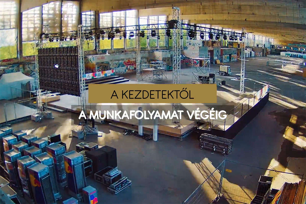 Idő múlását rögzítő kamerarendszer kültéri elhelyezése, professzionális timelapse videó készítés eseményhelyszínen.