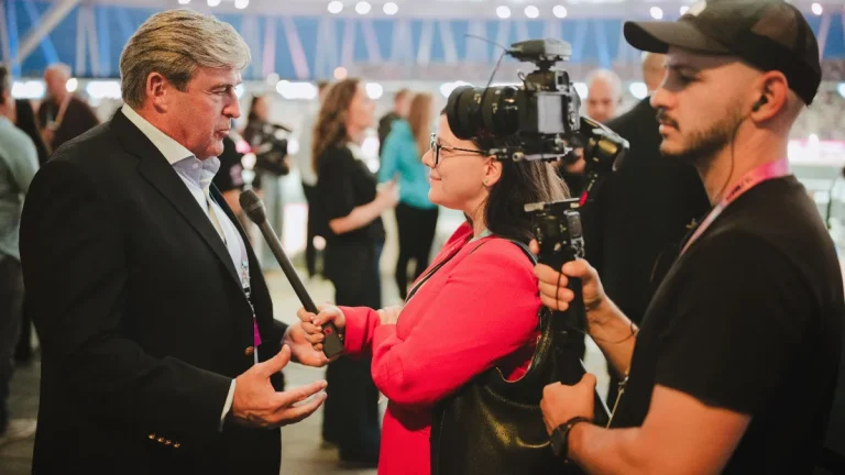 Videós interjúfelvétel készítése a WAUC budapesti helyszínén - OD Pictures